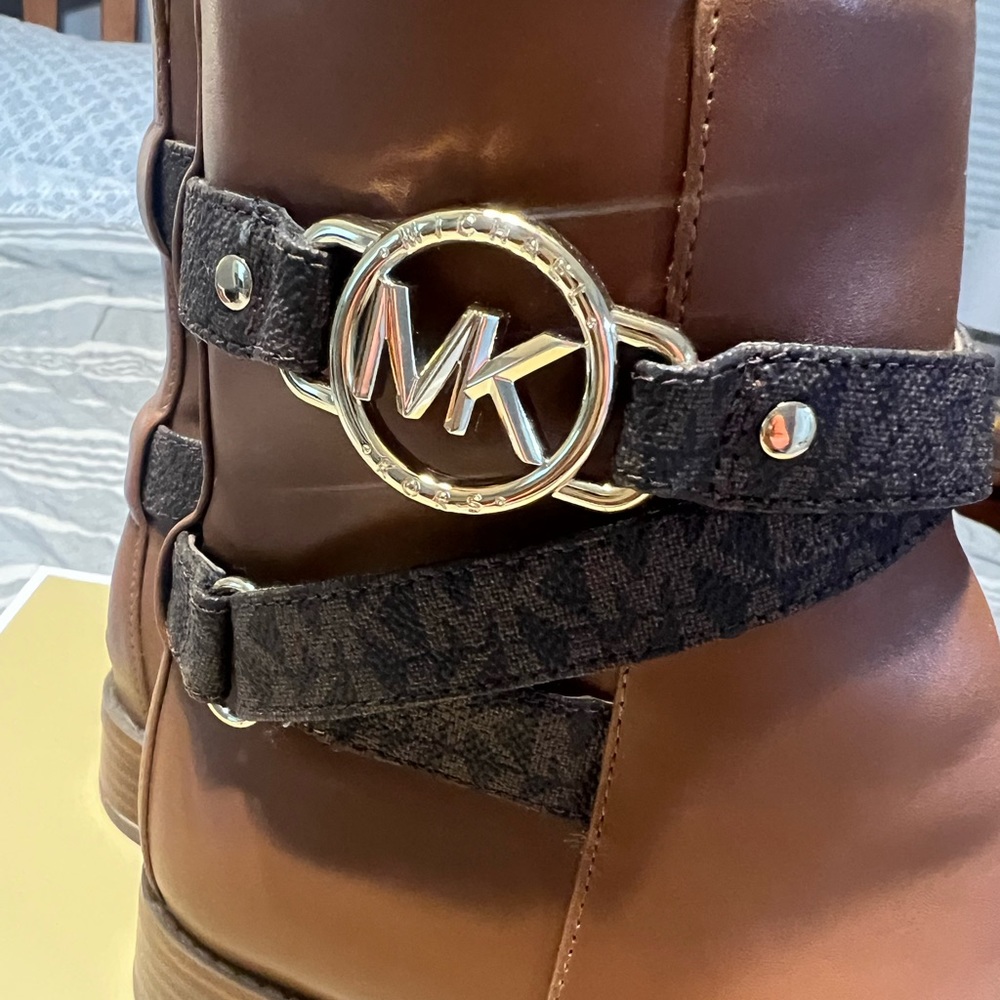 Michael Kors Flat Boots 9.5